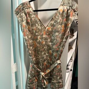 Banana Republic 100% silk tunic top, cap sleeves with tie at waist.